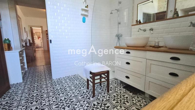 Appartement - 220 m² - 8 pièces