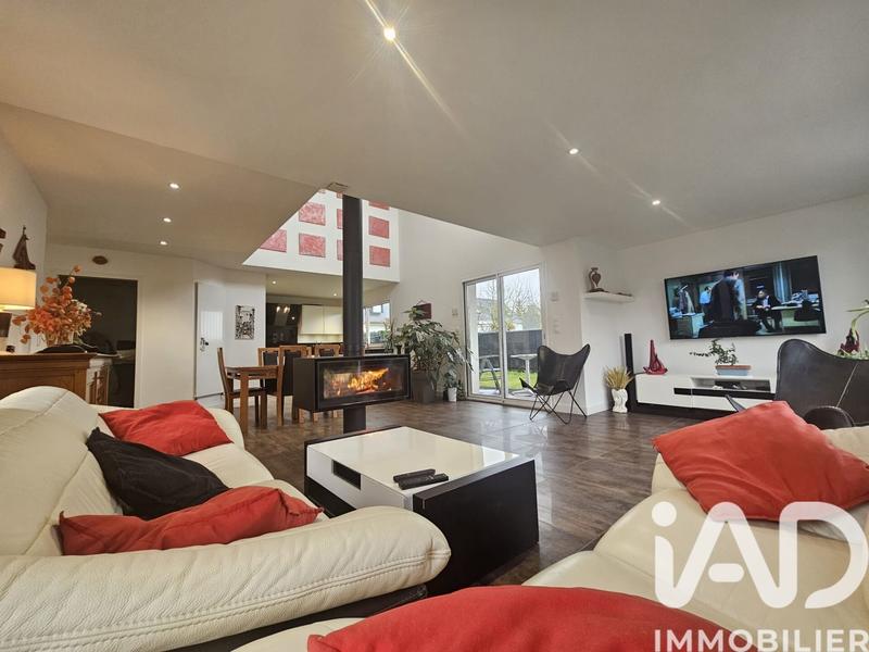 Maison - 244 m² - 8 pièces