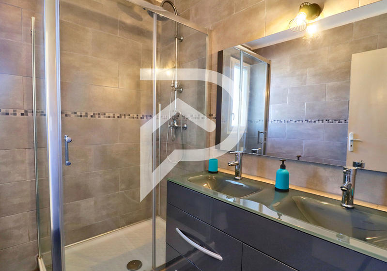 Appartement - 100 m² - 5 pièces