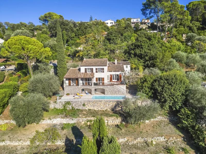 Villa - 208 m² - 6 pièces