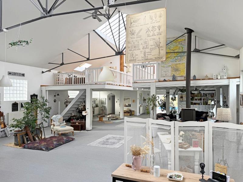 Loft - 471 m² - 8 pièces