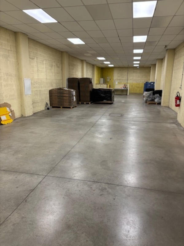 Local d'activité / Entrepôt - 1 090 m²