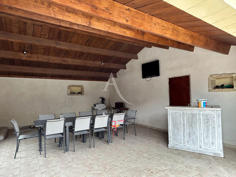 Maison - 242 m² - 5 pièces