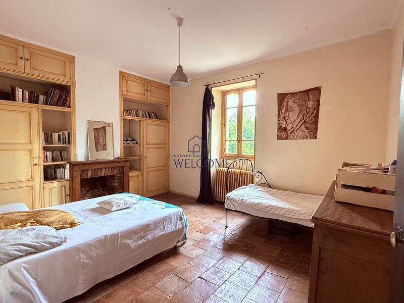 Mas - 430 m² - 12 pièces