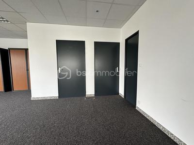 Bureau - 104 m² - 1 pièce