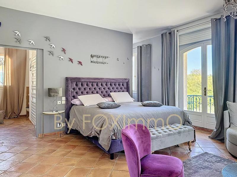 Propriété - 653 m² - 28 pièces