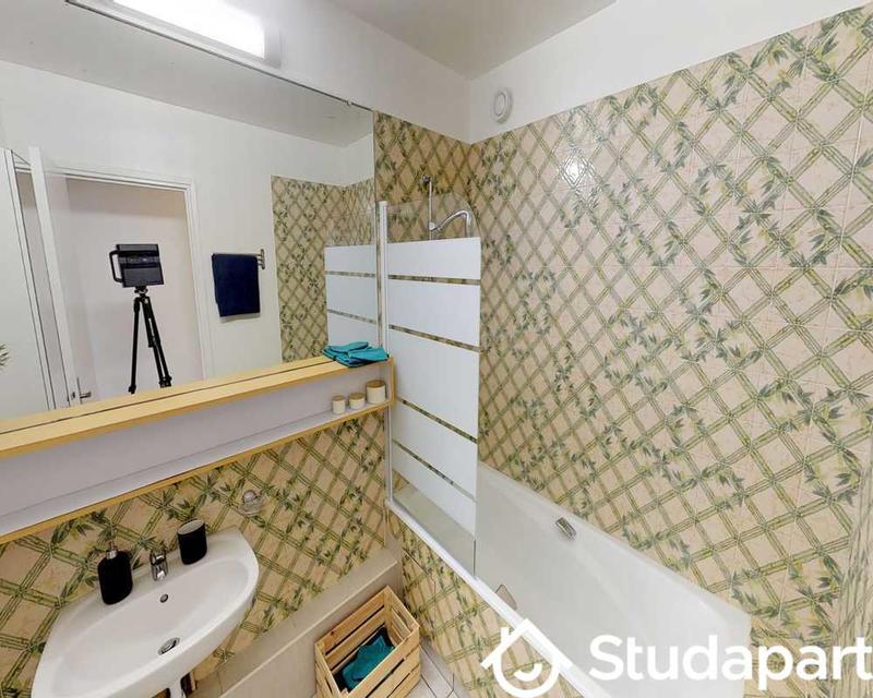 Chambre - 80 m² - 1 pièce