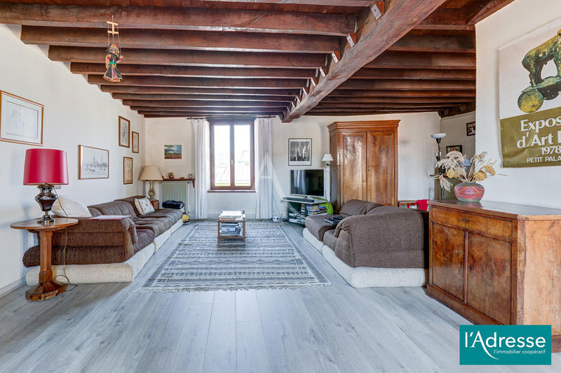 Maison - 324 m² - 8 pièces