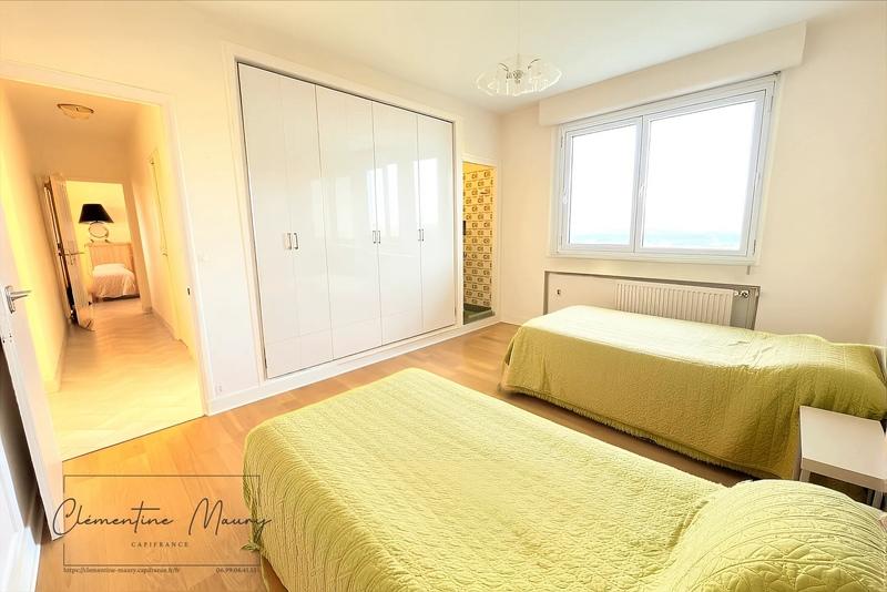 Maison - 200 m² - 7 pièces