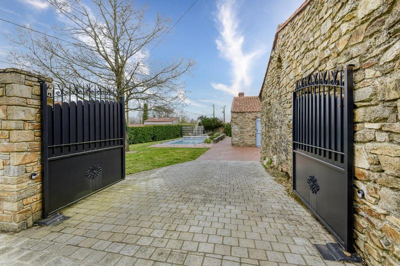 Maison - 243 m² - 7 pièces