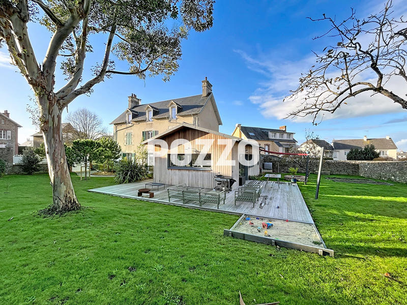 Maison - 223 m² - 8 pièces