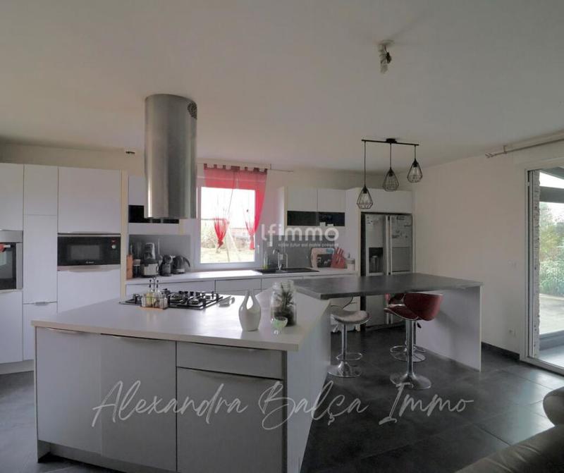 Maison - 111 m² - 5 pièces