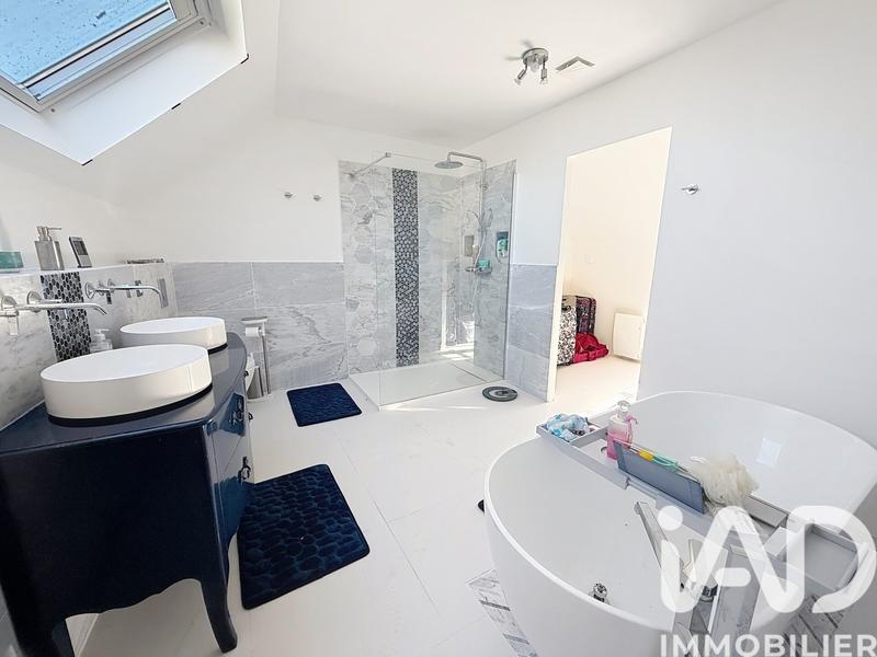 Maison - 310 m² - 8 pièces