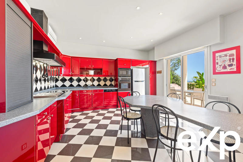 Villa - 285 m² - 6 pièces