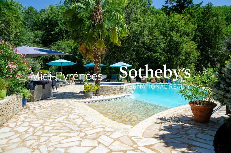 Maison de maîtres - 320 m² - 14 pièces