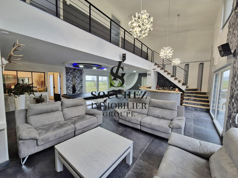 Maison contemporaine - 515 m² - 13 pièces