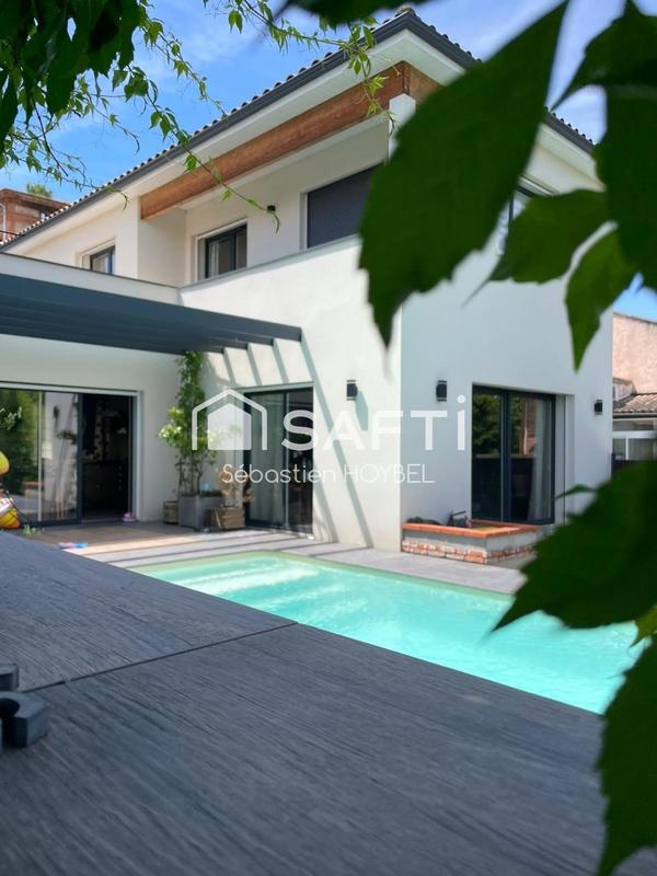 Maison - 204 m² - 5 pièces