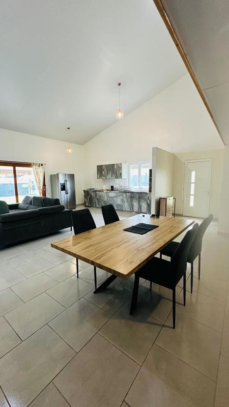 Maison - 220 m² - 4 pièces