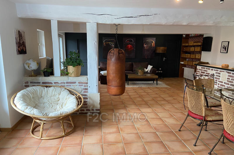 Maison - 212 m² - 6 pièces