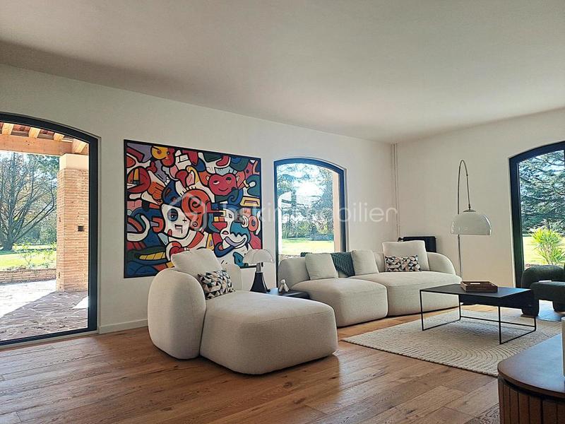 Propriété - 310 m² - 9 pièces