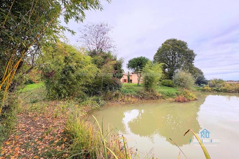 Propriété - 242 m² - 6 pièces