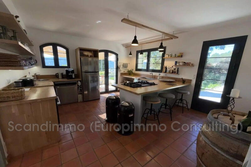 Maison - 211 m² - 7 pièces