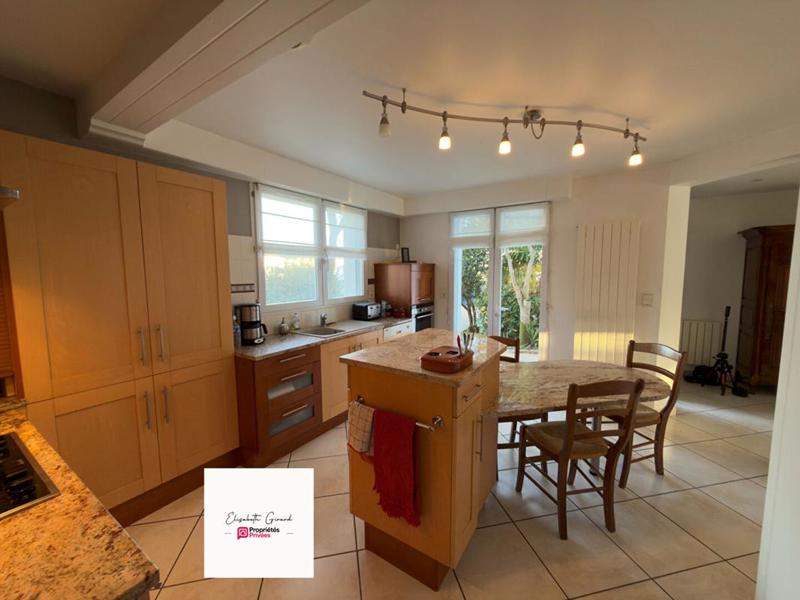 Maison - 205 m² - 6 pièces