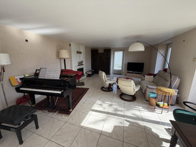 Maison - 240 m² - 10 pièces