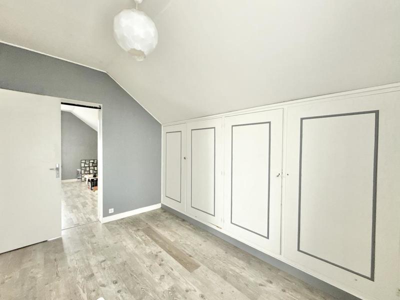 Maison - 180 m² - 8 pièces