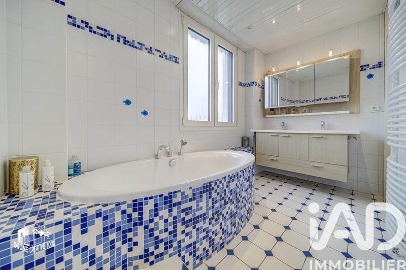 Maison - 212 m² - 9 pièces