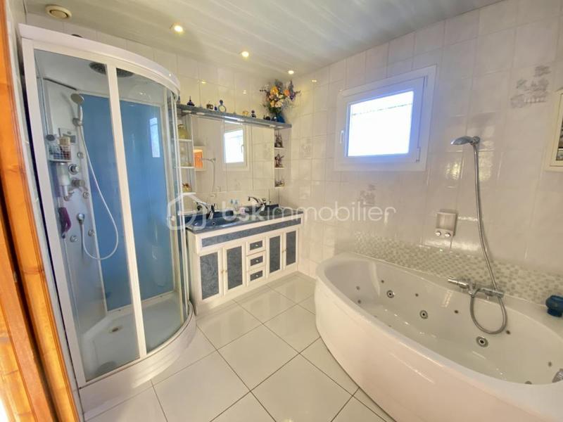 Propriété - 146 m² - 6 pièces