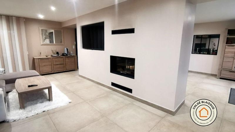 Maison - 290 m² - 9 pièces