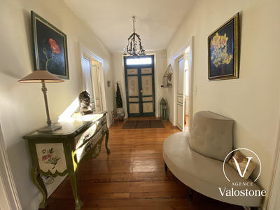 Maison traditionnelle - 285 m² - 10 pièces