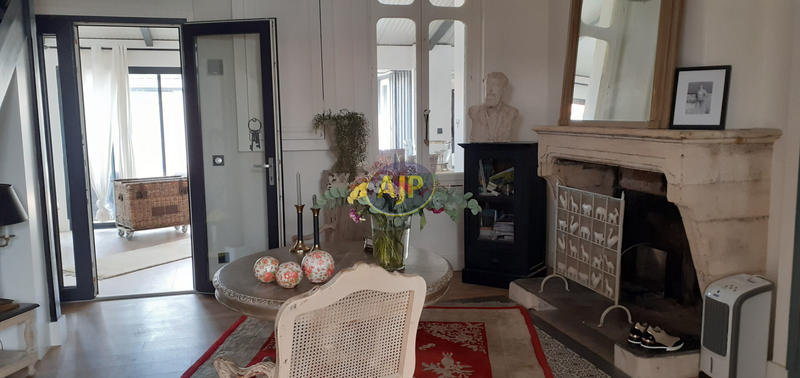 Maison - 262 m² - 6 pièces