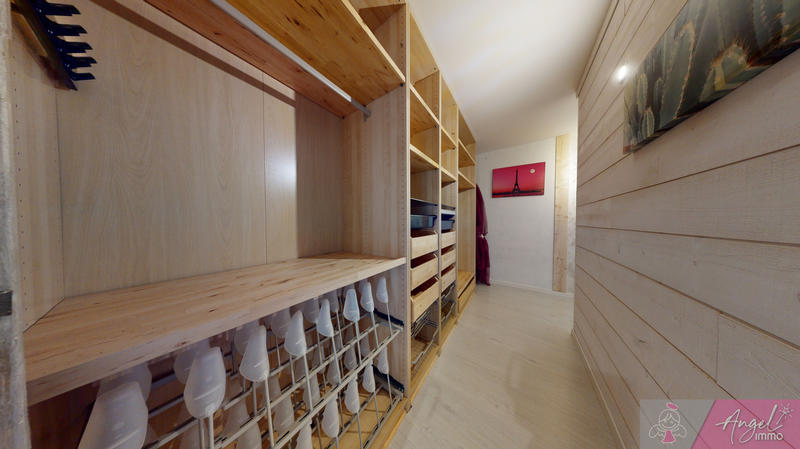 Maison - 203 m² - 8 pièces