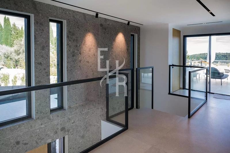 Villa - 420 m² - 8 pièces