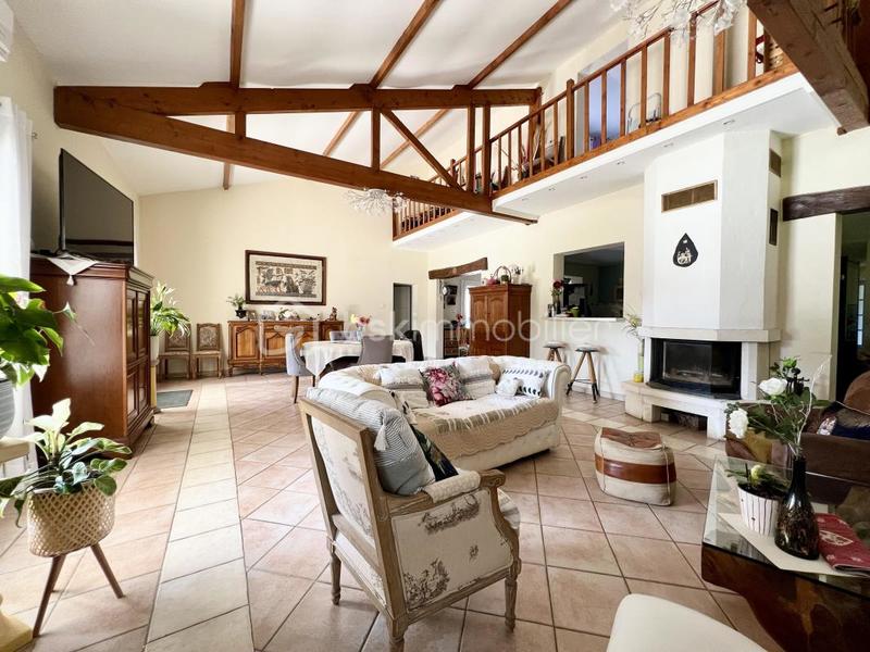 Maison - 218 m² - 7 pièces