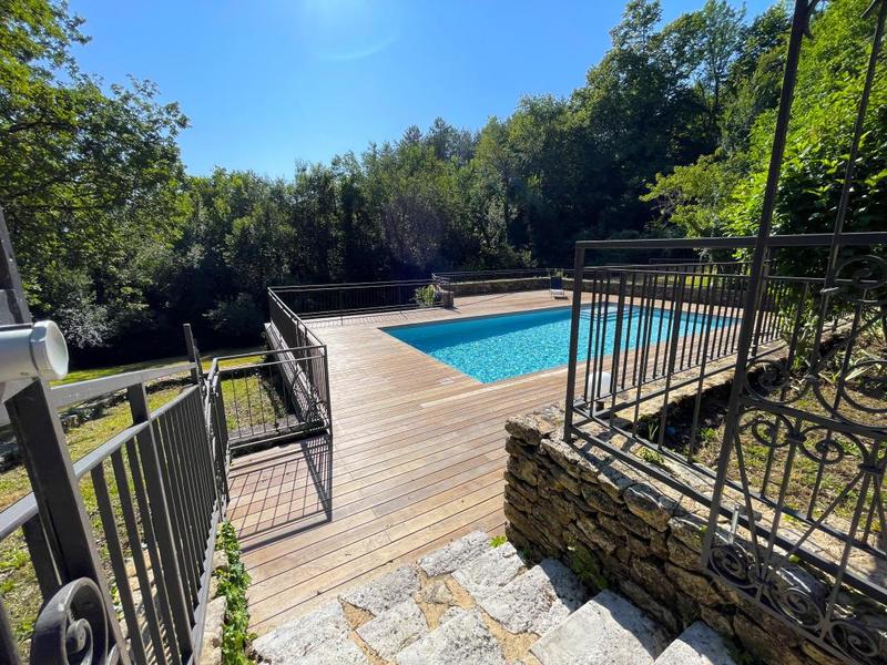 Propriété - 220 m² - 4 pièces