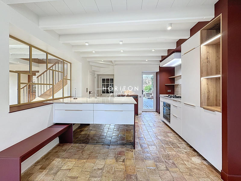 Maison ancienne - 205 m² - 8 pièces