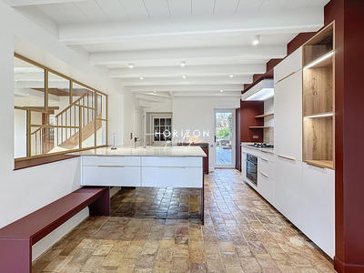 Maison ancienne - 205 m² - 8 pièces