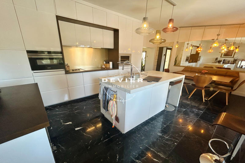 Maison - 200 m² - 7 pièces