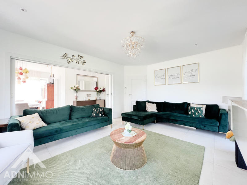 Maison - 225 m² - 7 pièces