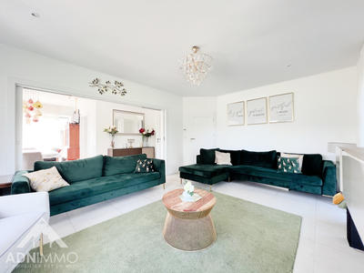 Maison - 225 m² - 7 pièces