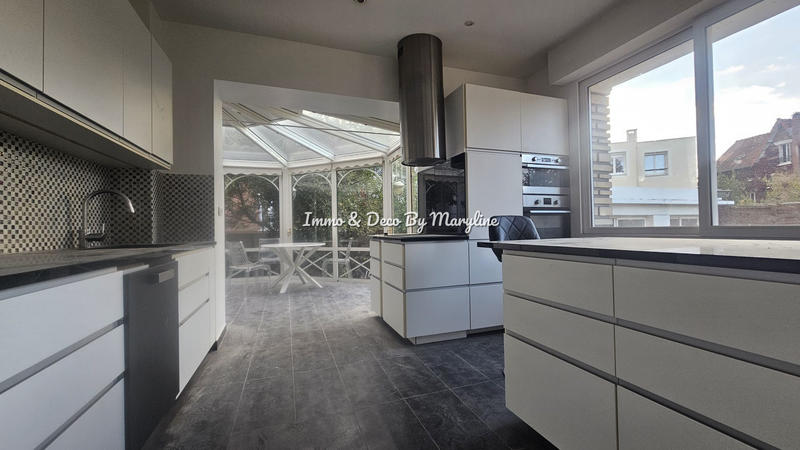 Maison - 240 m² - 6 pièces