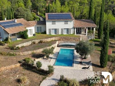 Propriété - 324 m² - 9 pièces