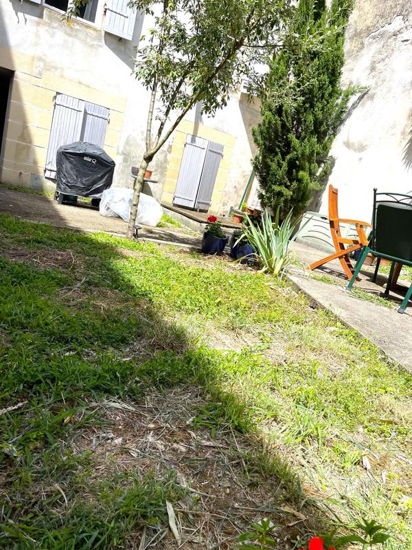 Maison - 215 m² - 9 pièces