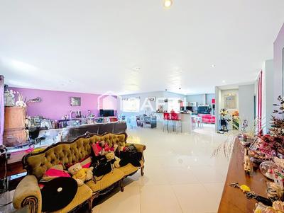 Maison - 166 m² - 6 pièces