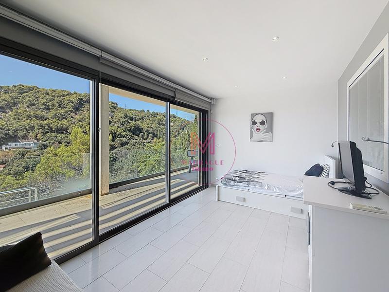 Maison - 216 m² - 6 pièces