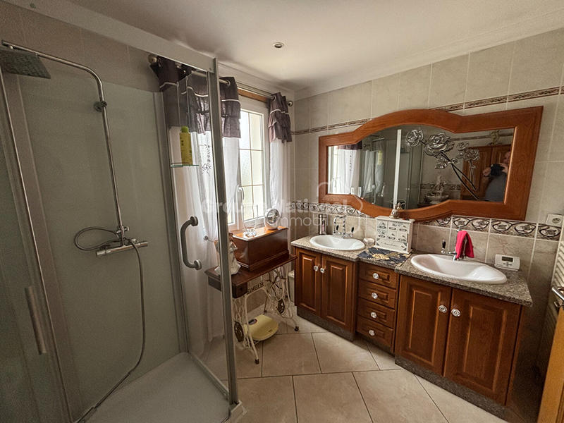 Maison - 159 m² - 9 pièces