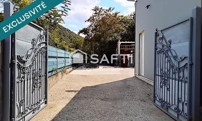 Maison - 560 m² - 11 pièces